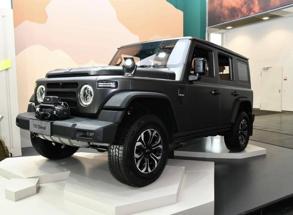 金股配资网 国产越野“老将”212 T01 Diesel慕尼黑车展登场，2.0T柴油机配分时四驱差速锁实力出圈